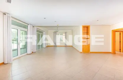Apartment - 3 Bedrooms - 4 Bathrooms for rent in Al Msalli - Shoreline Apartments - Palm Jumeirah - Dubai