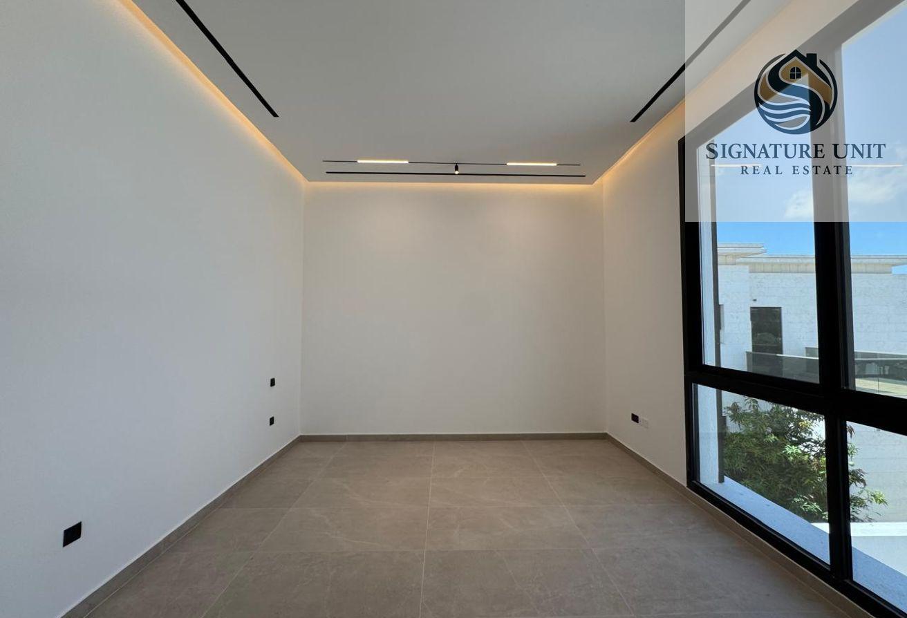Modern 5BR Villa | Pool | Parking | Driver photo 4