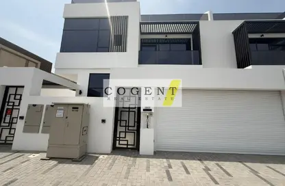 Villa - 5 Bedrooms - 6 Bathrooms for rent in Jumeirah 1 Villas - Jumeirah 1 - Jumeirah - Dubai