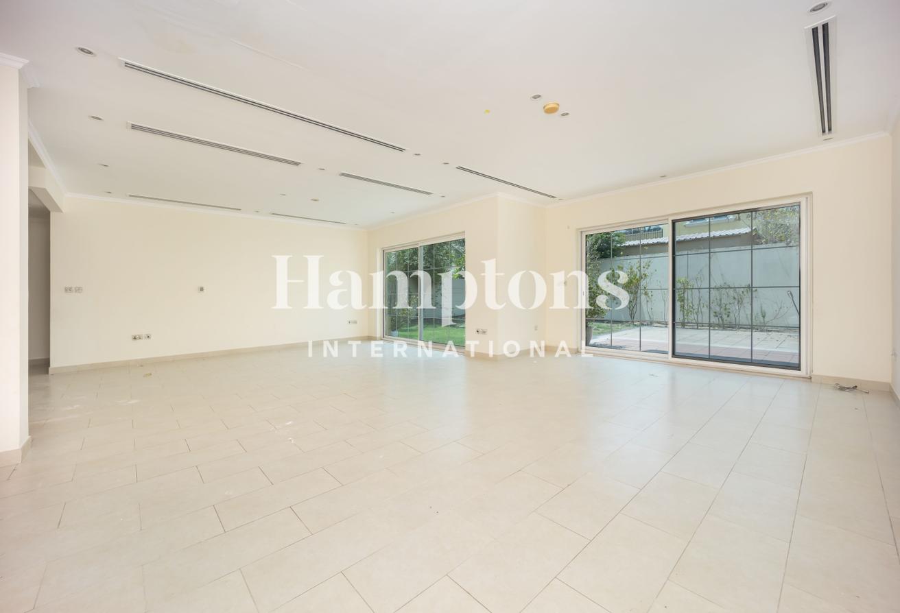 Renovated I Spacious I Ready to move photo 5