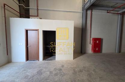 Warehouse - Studio - 1 Bathroom for rent in RAS - Umm Ramool - Dubai