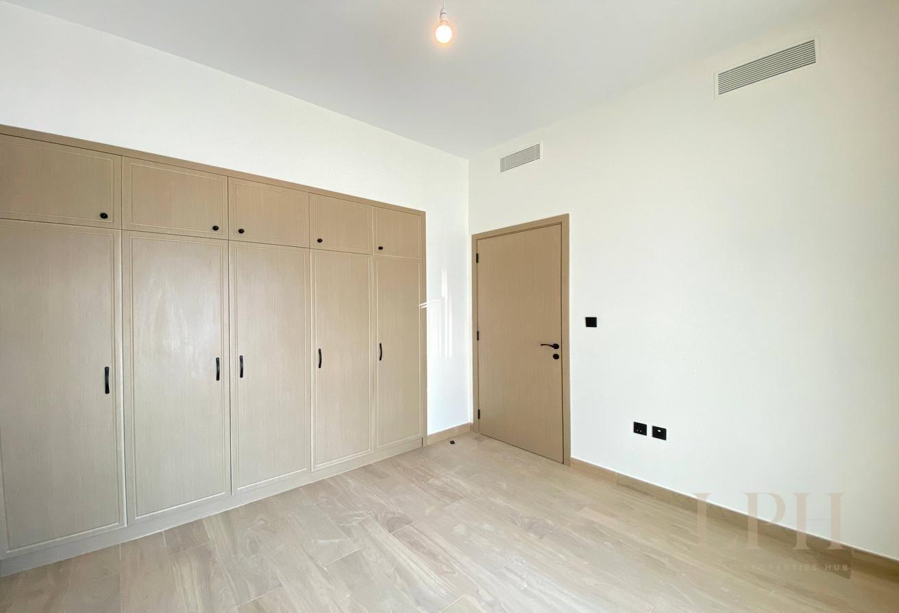 Brand new | 5BHK | Best Price | Vacant photo 8