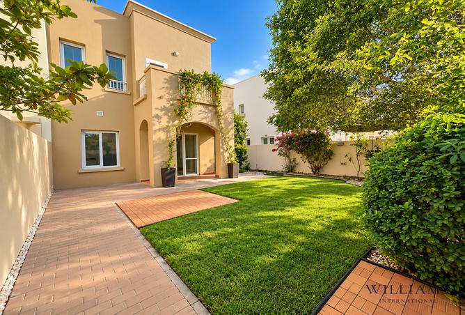 CLOSE TO LAKE AND PARK I RENOVATION OPTION I VOT