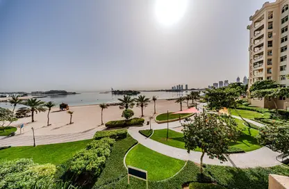 Apartment - 1 Bedroom - 2 Bathrooms for rent in Al Hatimi - Shoreline Apartments - Palm Jumeirah - Dubai