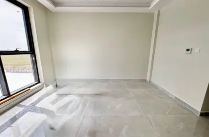 شقة - 4 حمامات للايجار في مجمع مويلح - تجارية مويلح - الشارقة