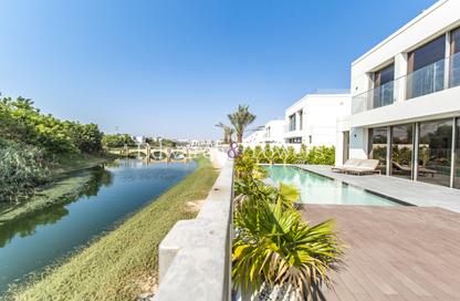 Villa - 5 - 6 for sale in Sunrise Living at Jumeirah Park - District 9 - Jumeirah Park - Dubai Villa - 5 - 6 for sale in Sunrise Living at Jumeirah Park - District 9 - Jumeirah Park - Dubai