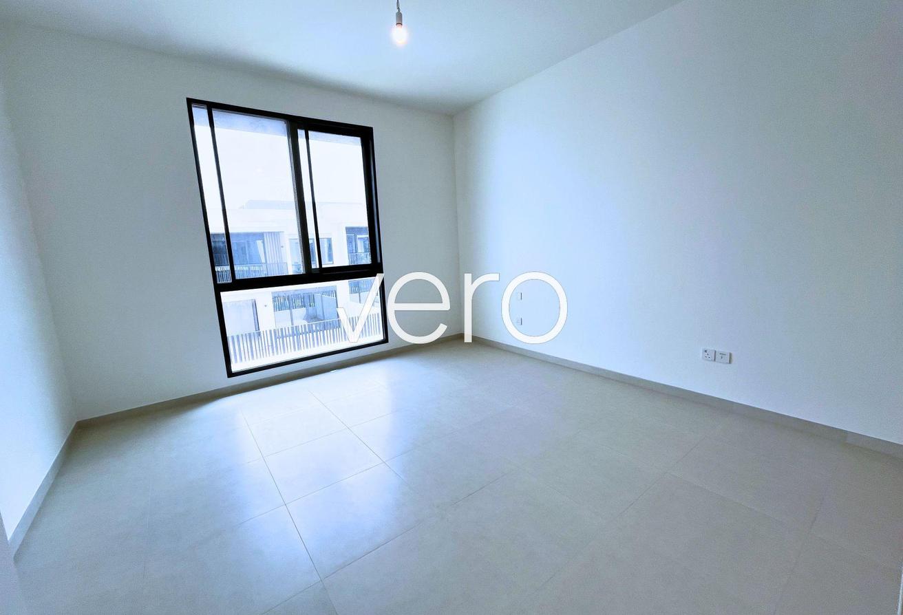 End Unit | Closed Kitchen | Vacant photo 15