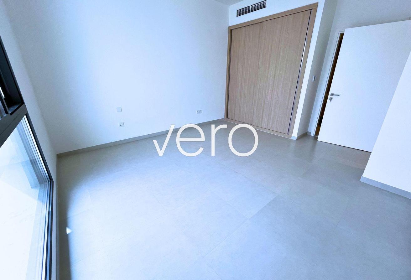 End Unit | Closed Kitchen | Vacant photo 14