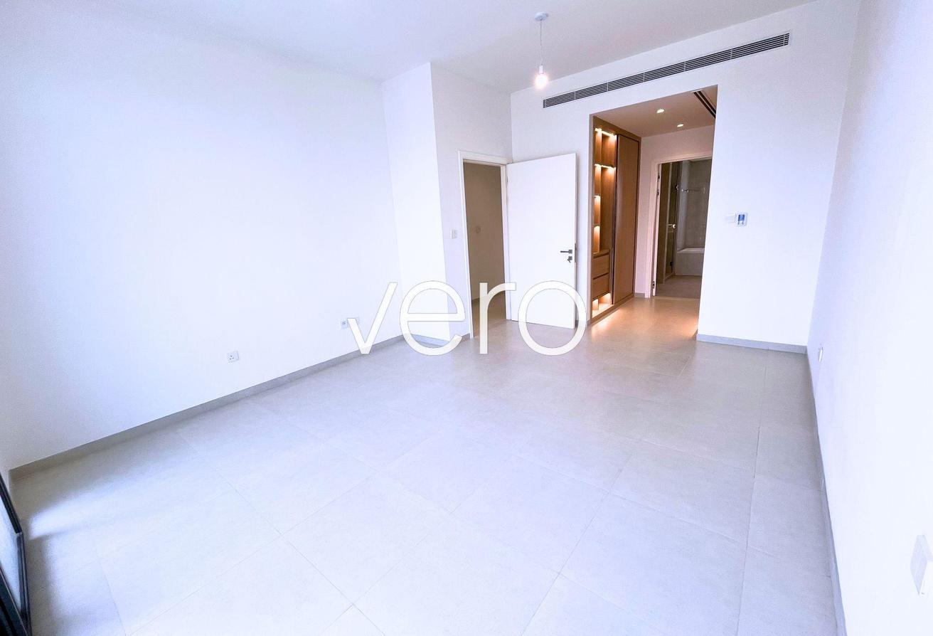 End Unit | Closed Kitchen | Vacant photo 13
