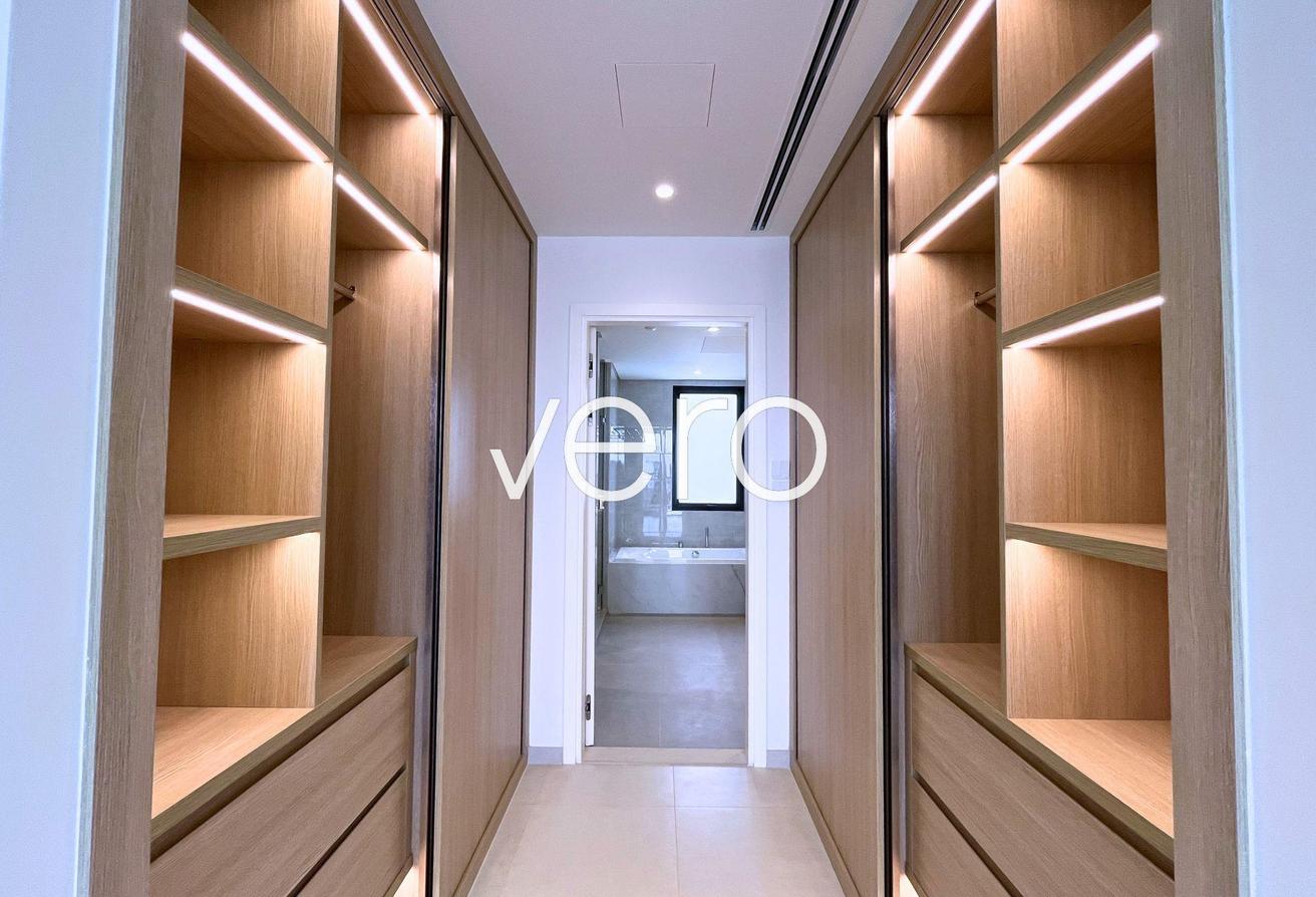 End Unit | Closed Kitchen | Vacant photo 12