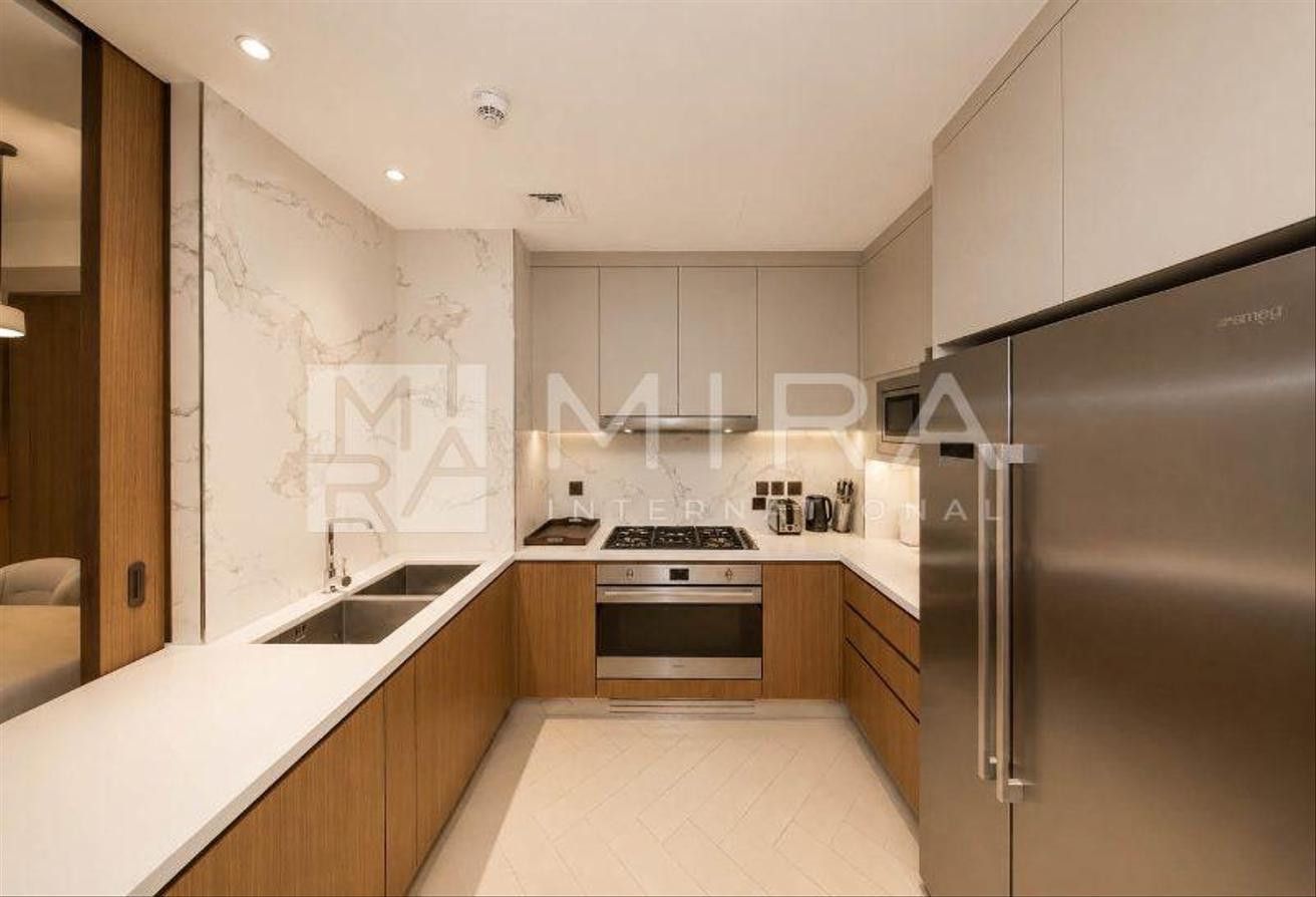 Largest LR | Burj & Fountain view | Mid floor photo 3