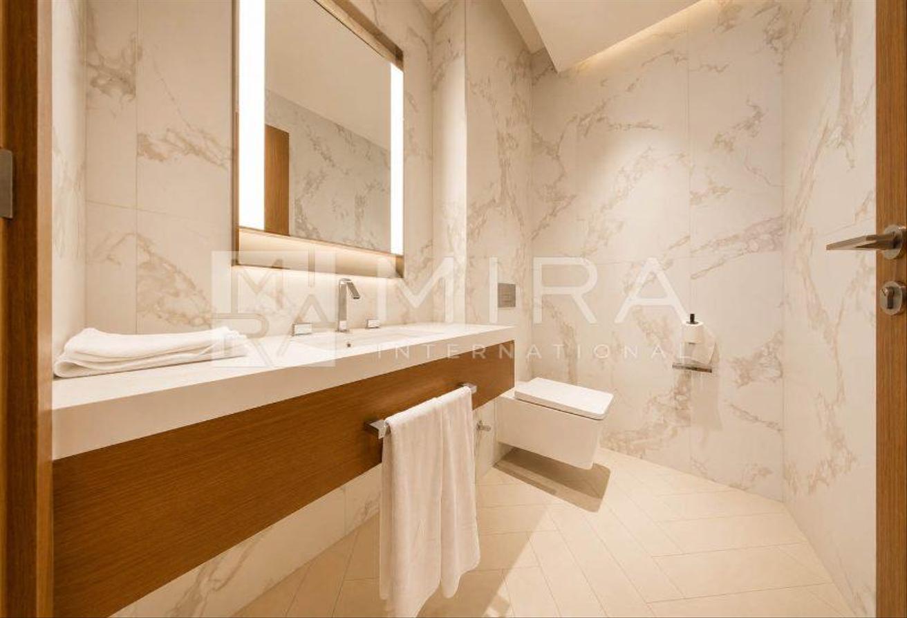 Largest LR | Burj & Fountain view | Mid floor photo 19