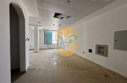 عمارة بالكامل - 2 غرف نوم - 2 حمامات للايجار في الجزيرة الحمراء - قرية الحمرا - رأس الخيمة