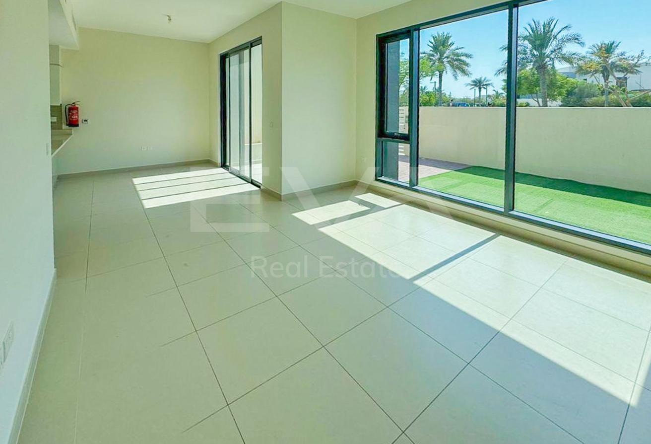 PRIME LOCATION | COMMUNITY VIEW | SPACIOUS LAYOUT photo 6