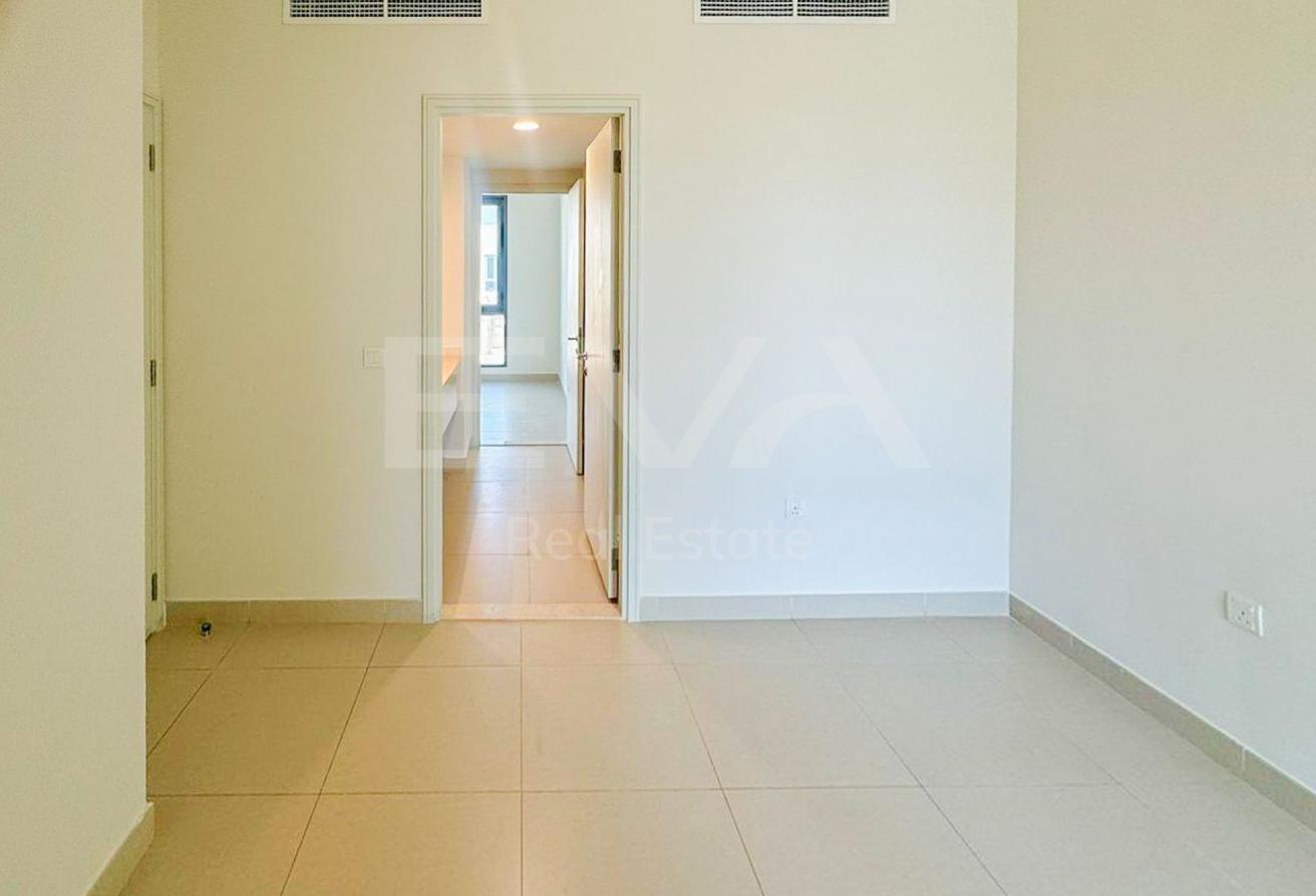 PRIME LOCATION | COMMUNITY VIEW | SPACIOUS LAYOUT photo 16