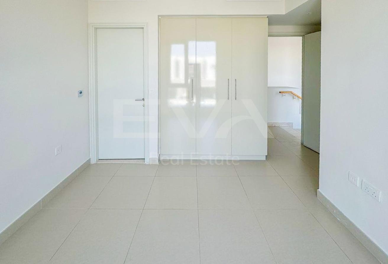 PRIME LOCATION | COMMUNITY VIEW | SPACIOUS LAYOUT photo 15