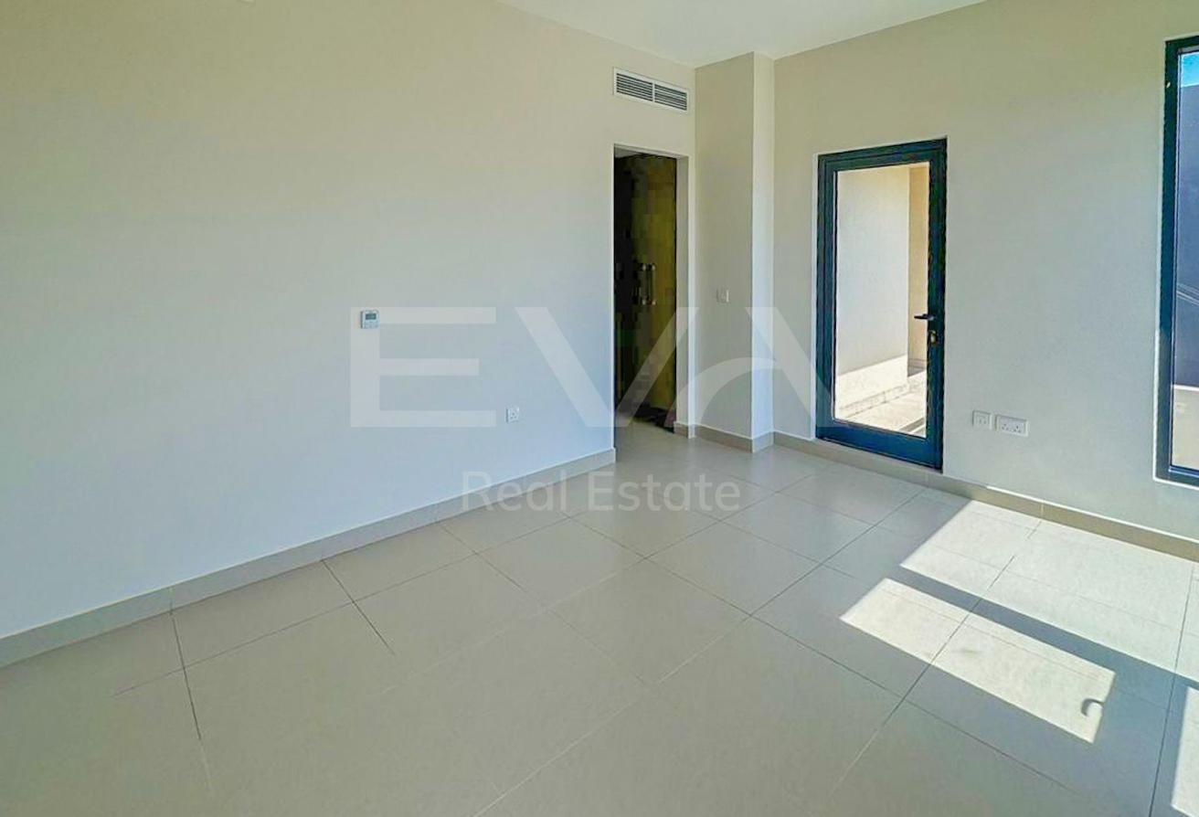 PRIME LOCATION | COMMUNITY VIEW | SPACIOUS LAYOUT photo 11