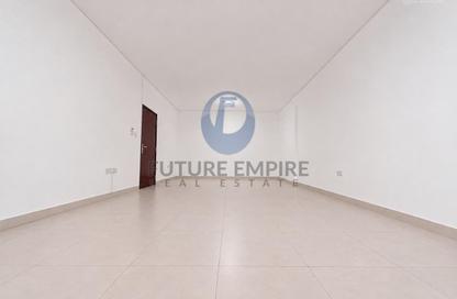 Apartment - 2 Bedrooms - 2 Bathrooms for rent in Zabeel Building - Al Karama - Dubai