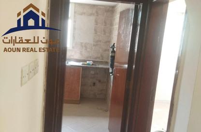 شقة - غرفة نوم - 2 حمامات للايجار في بناء النباعة - النبعة - الشرق - الشارقة