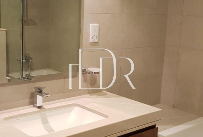 1-bed apartment in Al Qurm View · Furnished · Sea view — photo 3
