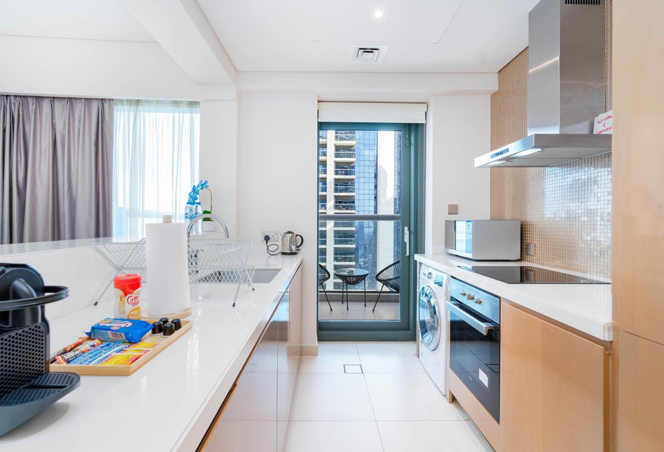 Special Offer 2BR 2BA 64 Floor Apt. Parking photo 8
