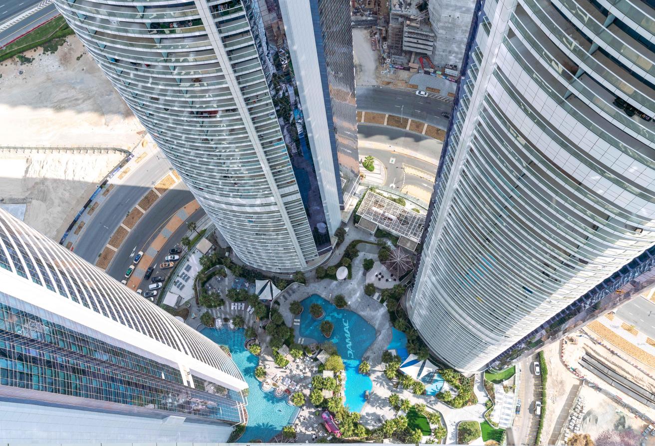 Special Offer 2BR 2BA 64 Floor Apt. Parking photo 10