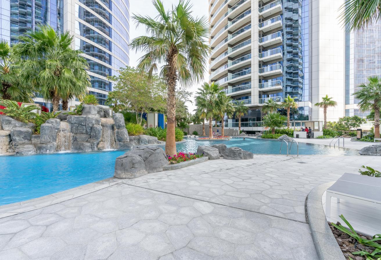 Special Offer 2BR 2BA 64 Floor Apt. Parking photo 3