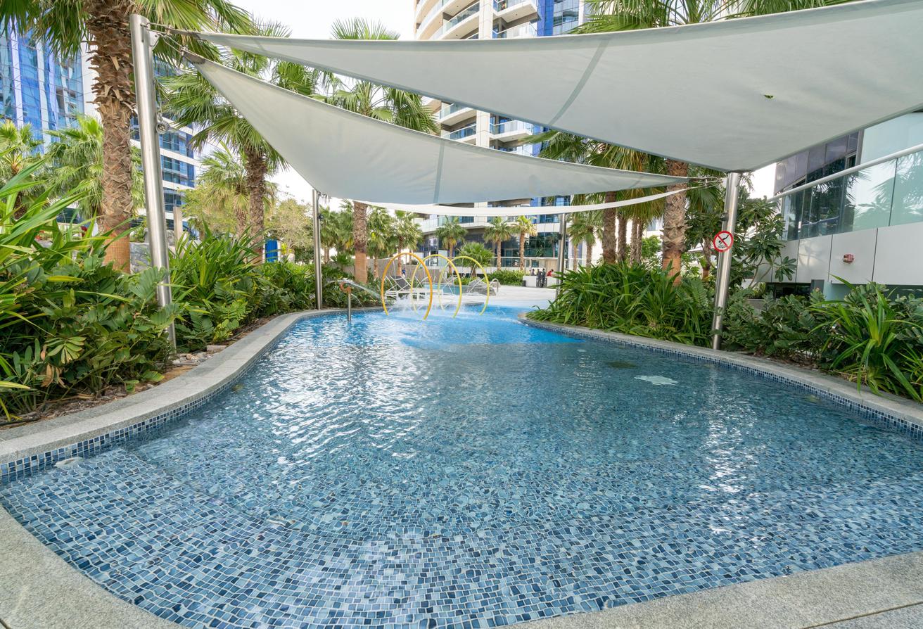 Special Offer 2BR 2BA 64 Floor Apt. Parking photo 2