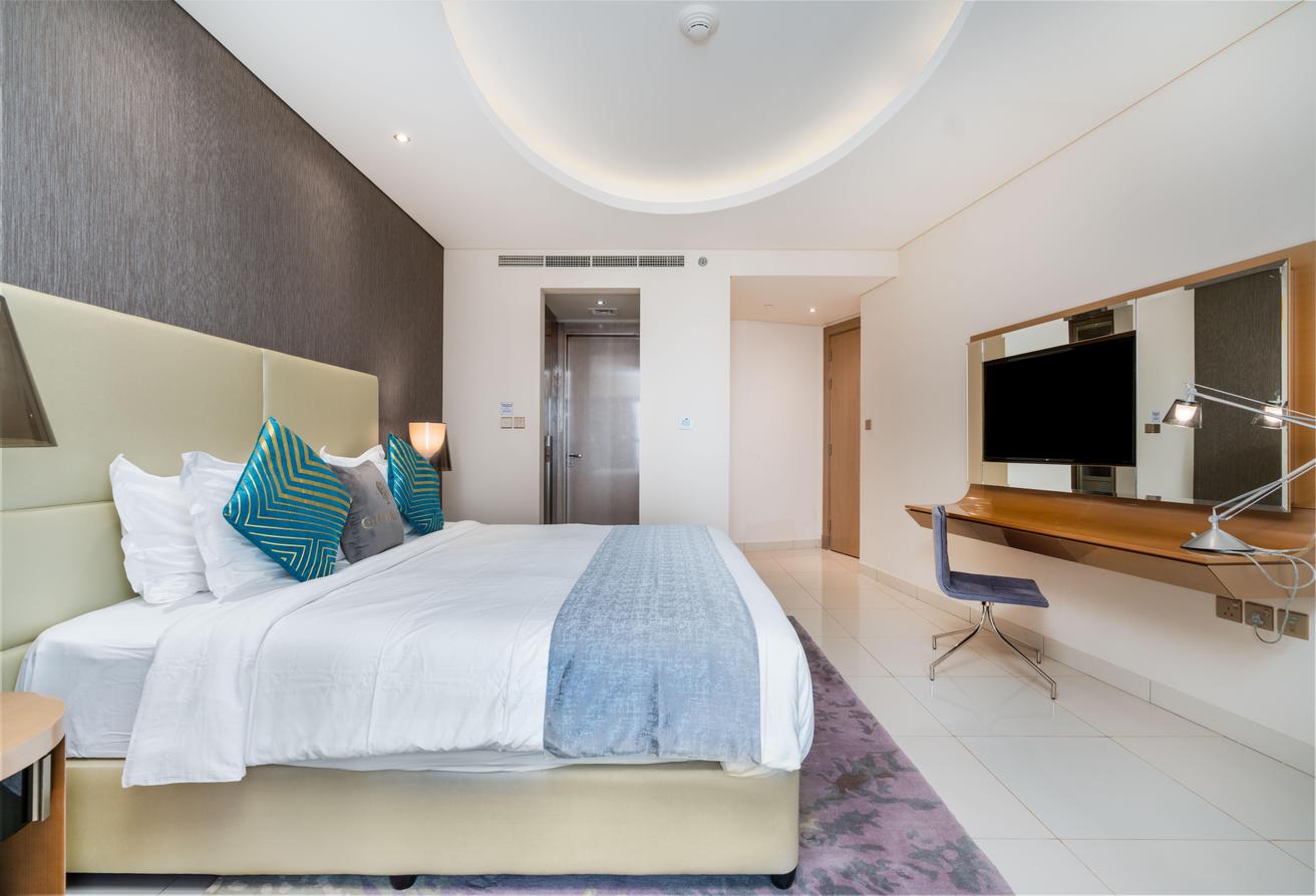 Special Offer 2BR 2BA 64 Floor Apt. Parking photo 9