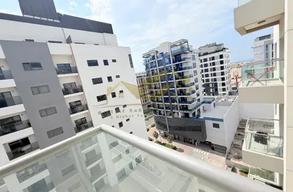 Apartment - 1 Bedroom - 2 Bathrooms for rent in Jumeirah Garden City - Al Satwa - Dubai