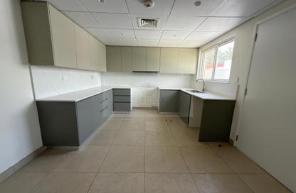 Villa - 4 - 4 for rent in Jumeirah 2 - Jumeirah - Dubai