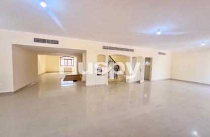 Villa - 3 - 4 for rent in Khalidiya Street - Al Khalidiya - Abu Dhabi