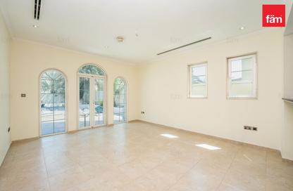 Villa - 3 - 4 for sale in District 8 - Jumeirah Park - Dubai Villa - 3 - 4 for sale in District 8 - Jumeirah Park - Dubai