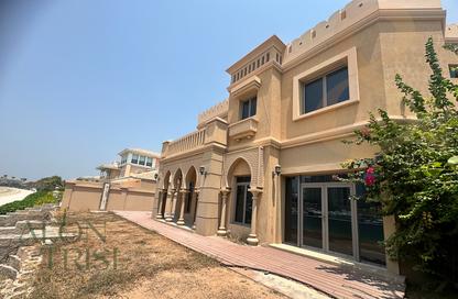 Villa - 5 - 6 for rent in Garden Homes Frond A - Garden Homes - Palm Jumeirah - Dubai