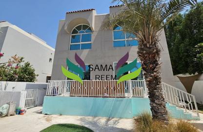 Villa - 4 - 4 for rent in Umm Suqeim 1 Villas - Umm Suqeim 1 - Umm Suqeim - Dubai