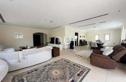 Villa - 3 Bedrooms - 5 Bathrooms for rent in District 7 - Jumeirah Park - Dubai
