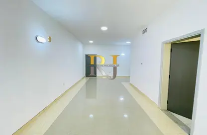 Apartment - Studio - 1 Bathroom for rent in Mankhool Building - Mankhool - Bur Dubai - Dubai