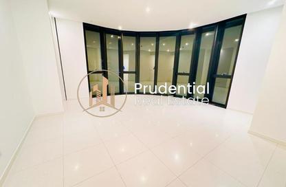 Apartment - 2 Bedrooms - 3 Bathrooms for rent in Burj Mohammed Bin Rashid at WTC - Corniche Road - Abu Dhabi
