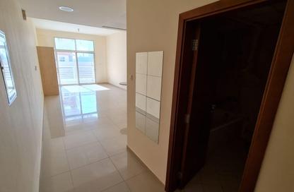Apartment - Studio - 1 Bathroom for rent in Wadi Al Safa 3 - Dubai Apartment - Studio - 1 Bathroom for rent in Wadi Al Safa 3 - Dubai