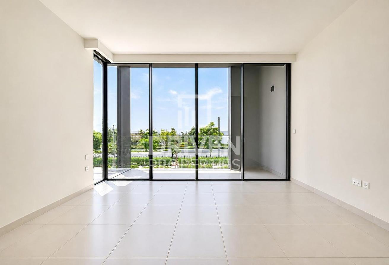 Corner Villa | On the Large Lagoon | Negotiable photo 15