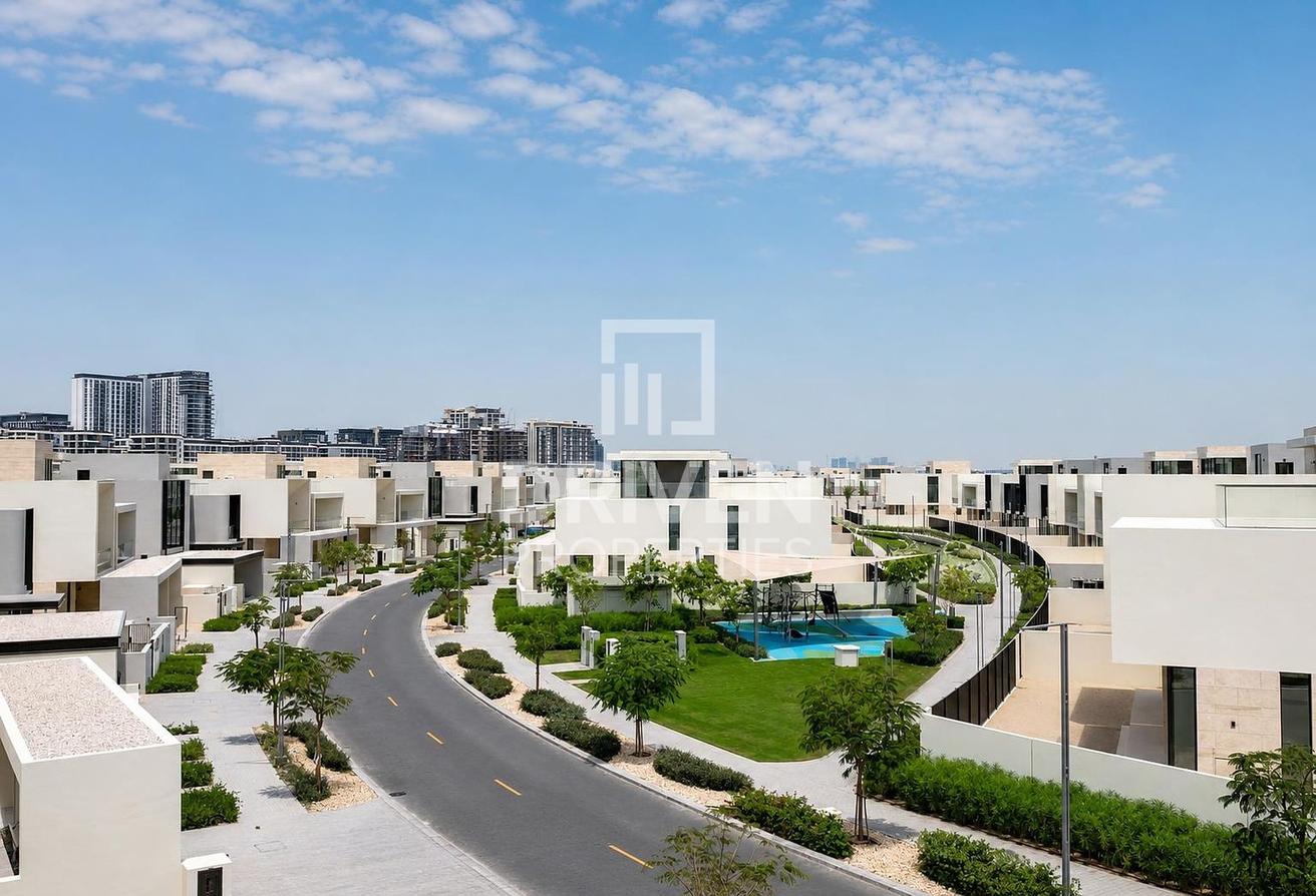 Corner Villa | On the Large Lagoon | Negotiable photo 27
