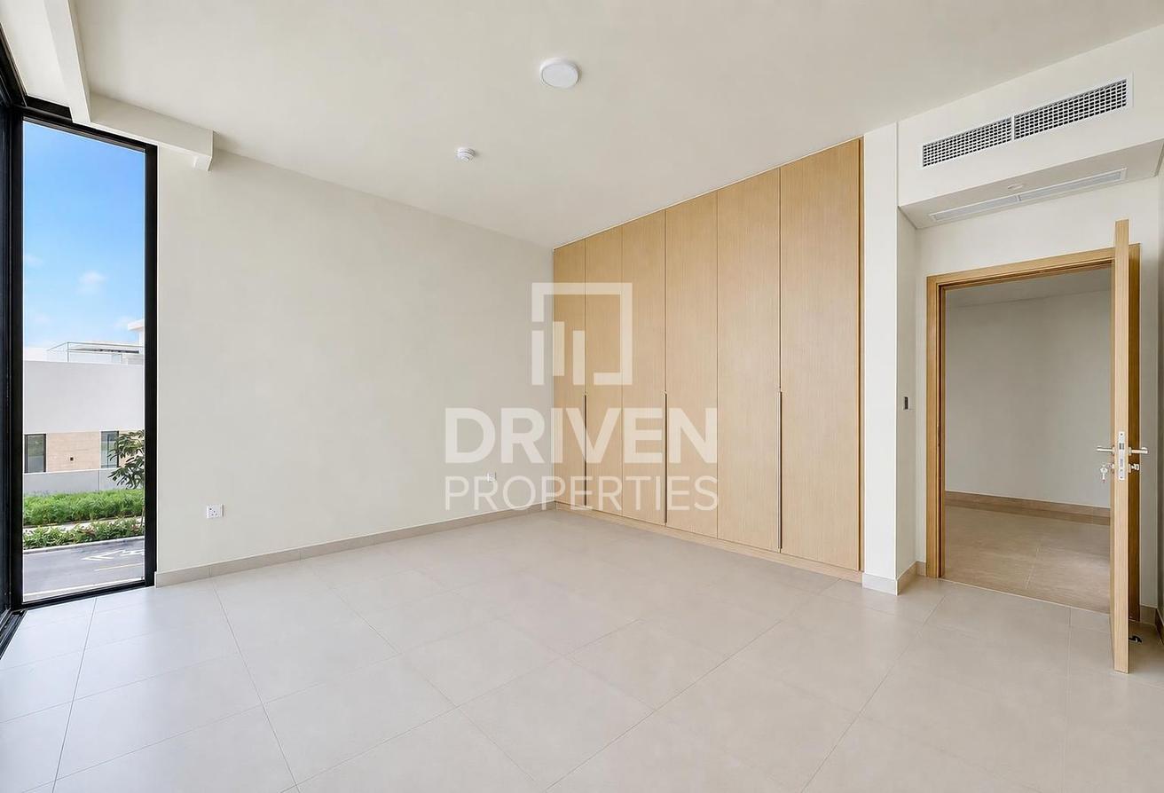 Corner Villa | On the Large Lagoon | Negotiable photo 14