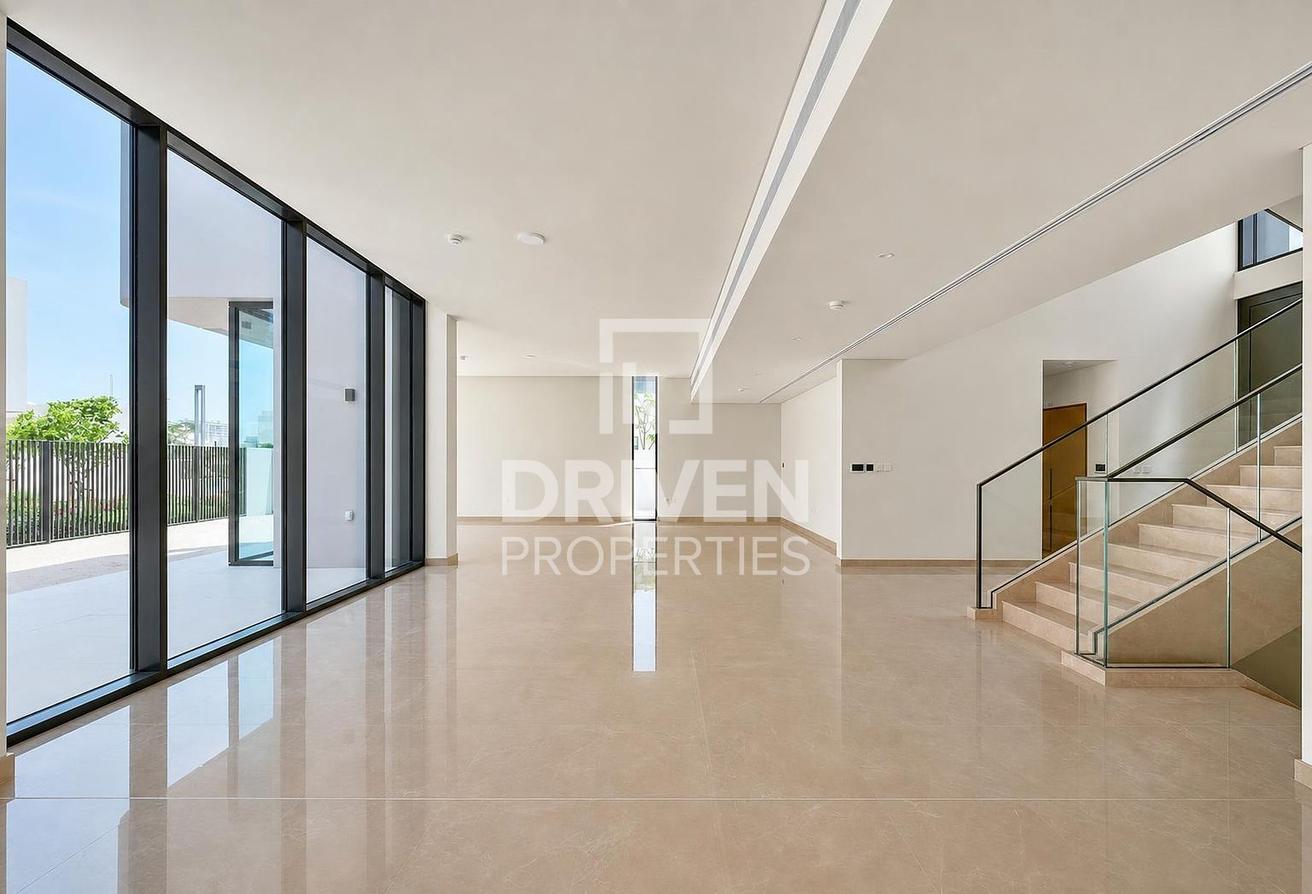 Corner Villa | On the Large Lagoon | Negotiable photo 6
