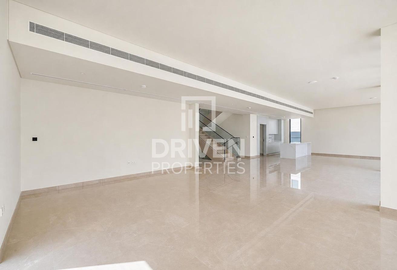 Corner Villa | On the Large Lagoon | Negotiable photo 8