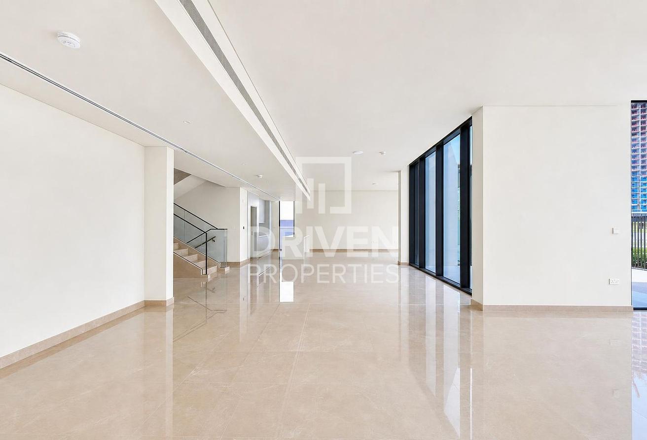 Corner Villa | On the Large Lagoon | Negotiable photo 7