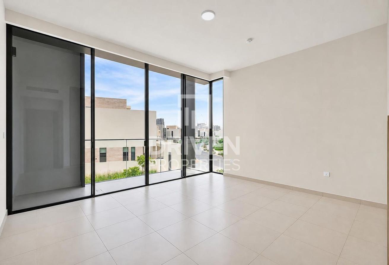 Corner Villa | On the Large Lagoon | Negotiable photo 13