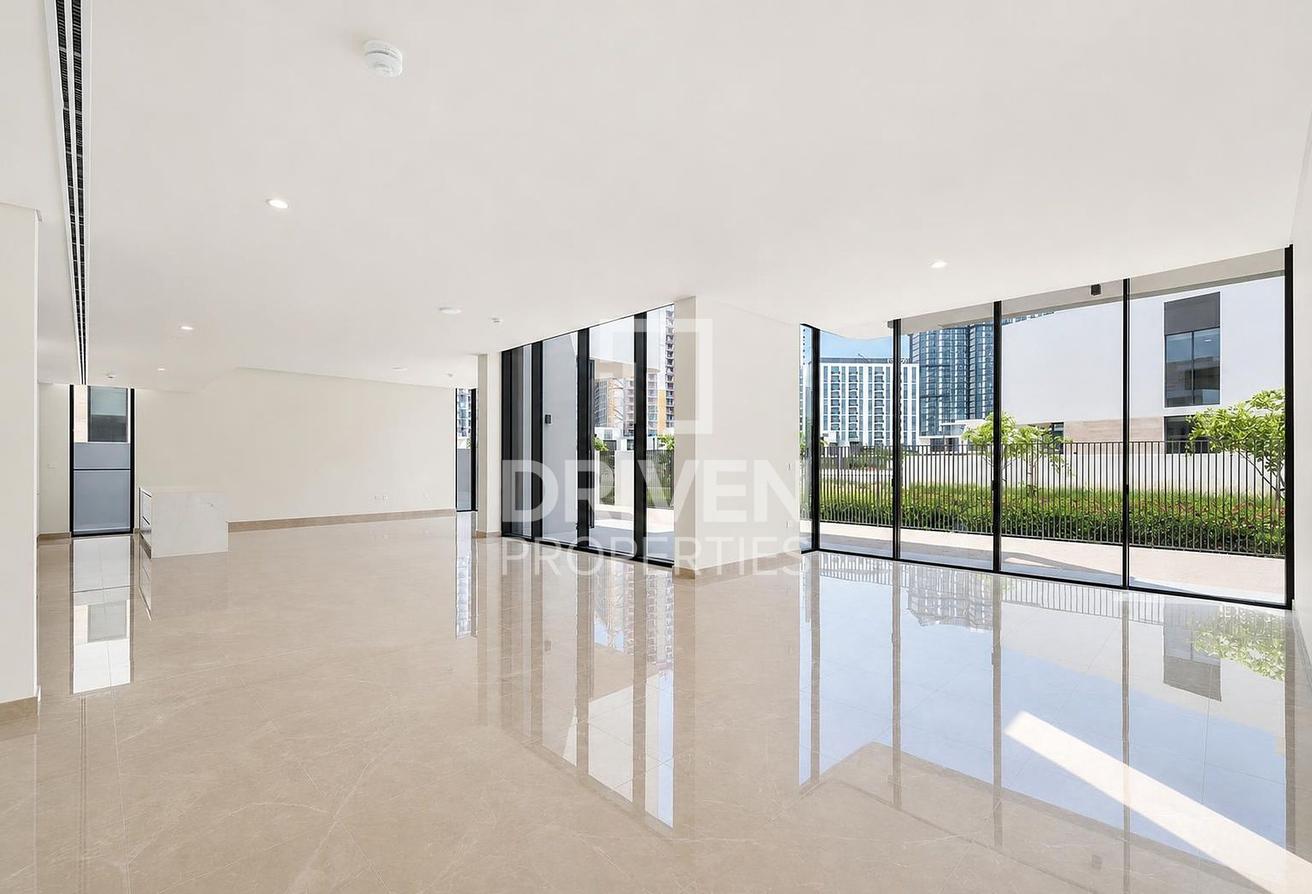 Corner Villa | On the Large Lagoon | Negotiable photo 4
