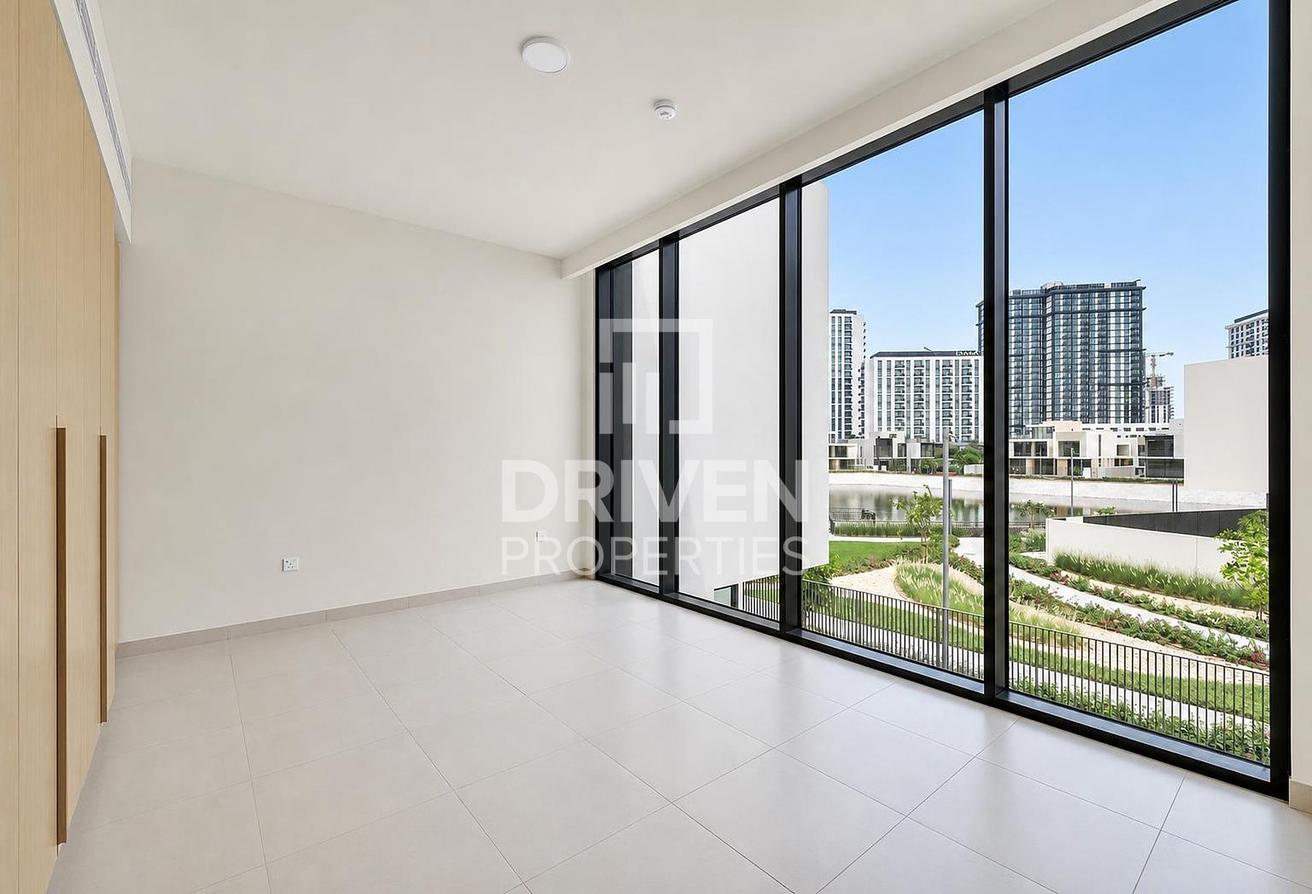 Corner Villa | On the Large Lagoon | Negotiable photo 12