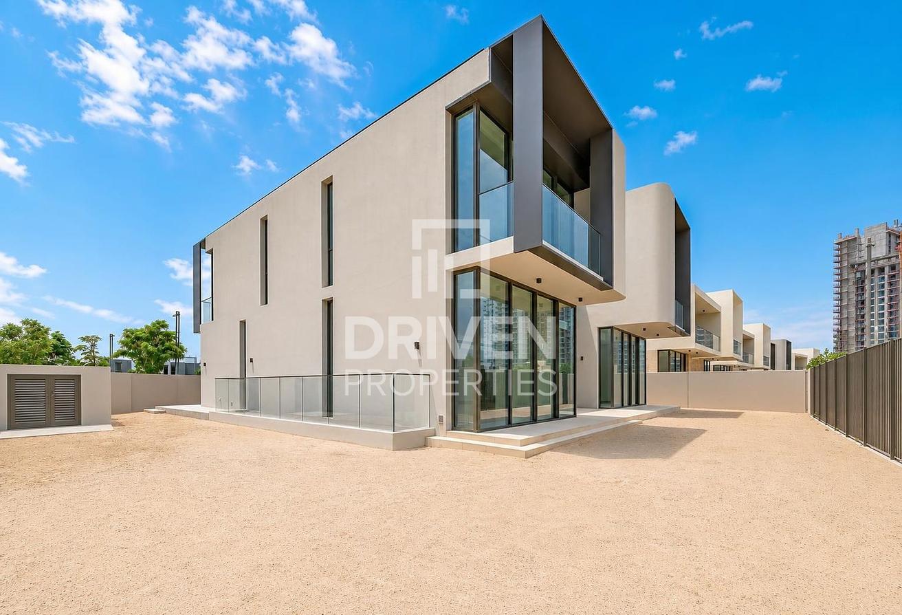 Corner Villa | On the Large Lagoon | Negotiable photo 28