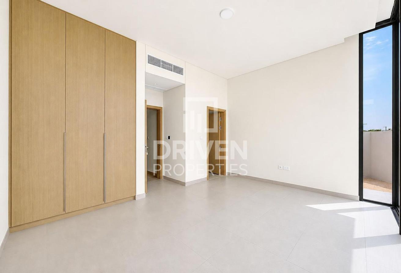 Corner Villa | On the Large Lagoon | Negotiable photo 10